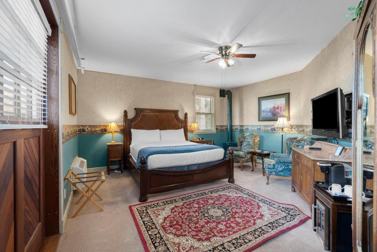 Hennessey House 3*