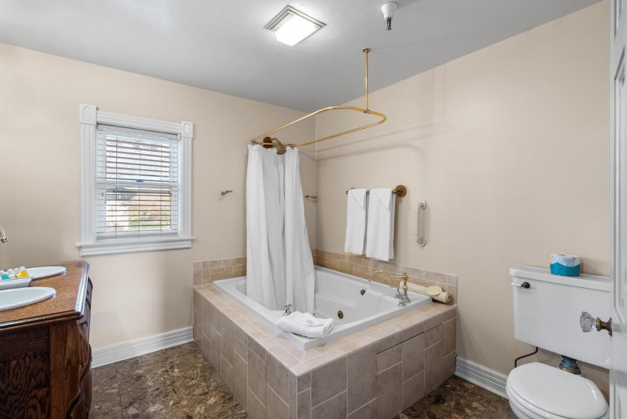 Hennessey House 3*