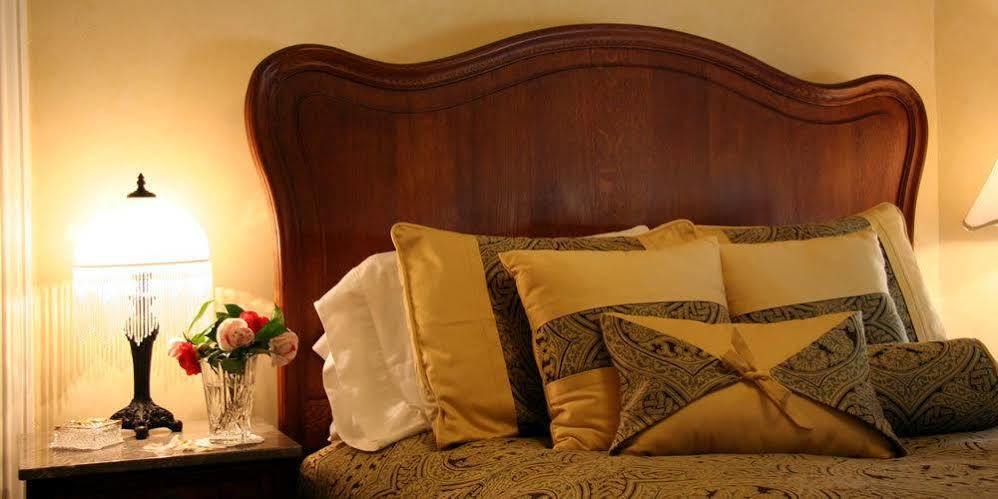 Hennessey House 3*